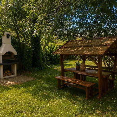 بيت للعطل Ah-remini Garden *